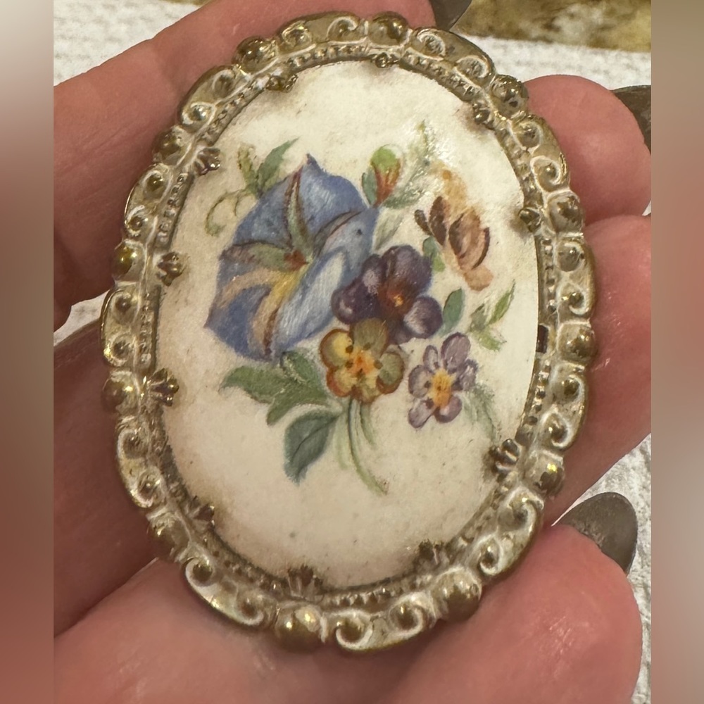 Vintage Sugar Brooch Wild Flowers Oval Gold Tone